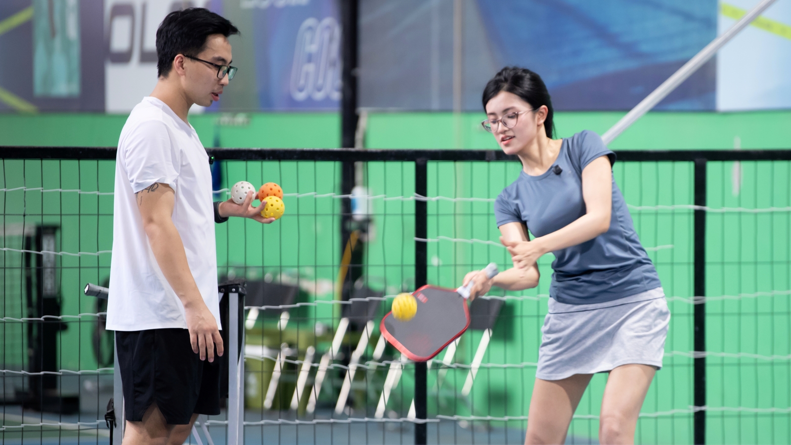 Nhập môn Pickleball: Hướng dẫn cách để phát bóng đúng hướng cho người mới